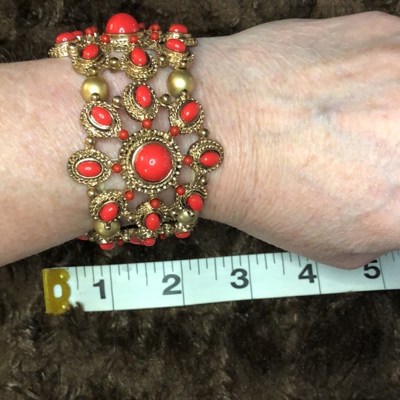 3/$25 Forever 21 Coral and Gold Tone Design Stretchy Bracelet (EUC) - Picture 6 of 6